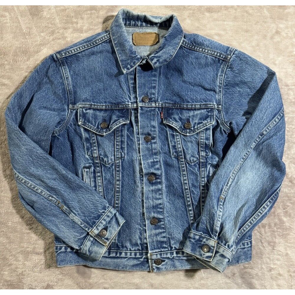 Vintage Levi’s Denim Jean Jacket | Made in U.S.A | Model 70506-0216 | 1980’s era